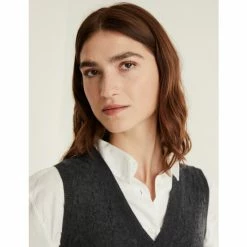 JAEGER Pure Merino Wool V-Neck Relaxed Knitted Top Women Black Mix 11 JAEGER Pure Merino Wool V-Neck Relaxed Knitted Top Women Black Mix -JAEGER Shop unnamed file 1332