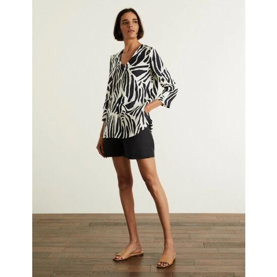 JAEGER Pure Linen Animal Print V-Neck Top Women Ivory Mix 1 JAEGER Pure Linen Animal Print V-Neck Top Women Ivory Mix