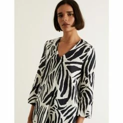 JAEGER Pure Linen Animal Print V-Neck Top Women Ivory Mix 9 JAEGER Pure Linen Animal Print V-Neck Top Women Ivory Mix -JAEGER Shop unnamed file 1626