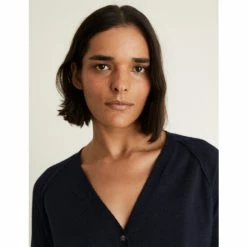 JAEGER Merino Wool Rich V-Neck Cardigan With Silk Women Light Blue 18 JAEGER Merino Wool Rich V-Neck Cardigan With Silk Women Light Blue -JAEGER Shop unnamed file 496