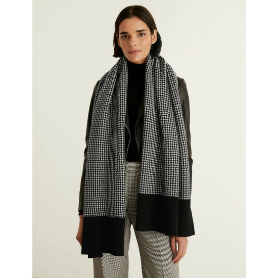 JAEGER Wool Rich Dogtooth Scarf With Cashmere Women Black Mix 2 JAEGER Wool Rich Dogtooth Scarf With Cashmere Women Black Mix - Image 2