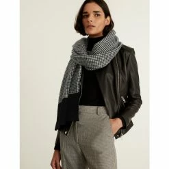 JAEGER Wool Rich Dogtooth Scarf With Cashmere Women Black Mix 7 JAEGER Wool Rich Dogtooth Scarf With Cashmere Women Black Mix -JAEGER Shop unnamed file 87